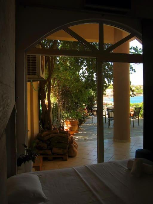 Lenico Beachfront Suites Agia Pelagia  Exterior photo