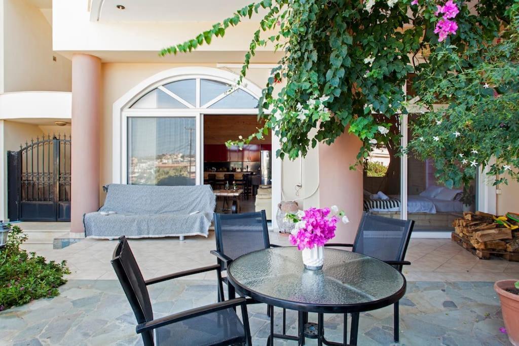 Lenico Beachfront Suites Agia Pelagia  Exterior photo